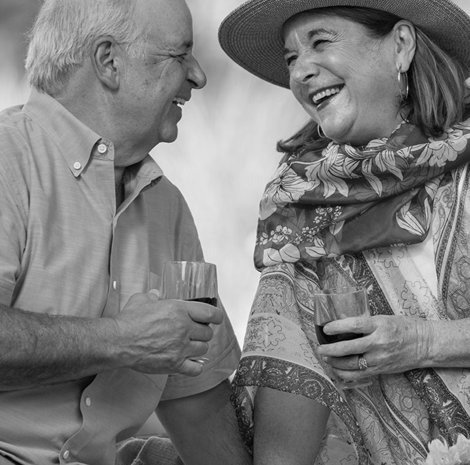 A couple at a picnic v1